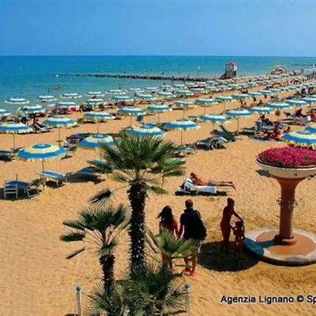 Lignano Riviera With Fireplace & Air Conditioning Daire