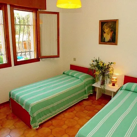 Lignano Riviera With Fireplace & Air Conditioning Daire Lignano Sabbiadoro